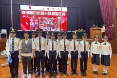 3.-陳威桓老師與旗隊隊員前赴香港恒生大學參與沙田區升旗禮儀賽事