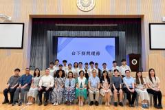 與校長、副校長及全體訓導組老師合照