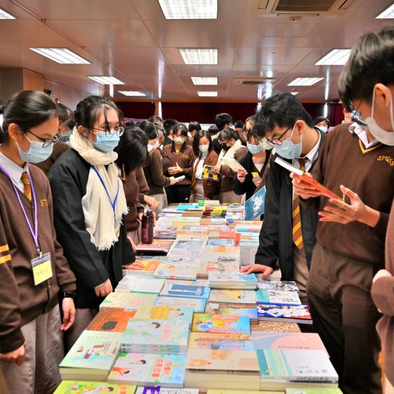 A group of avid readers!